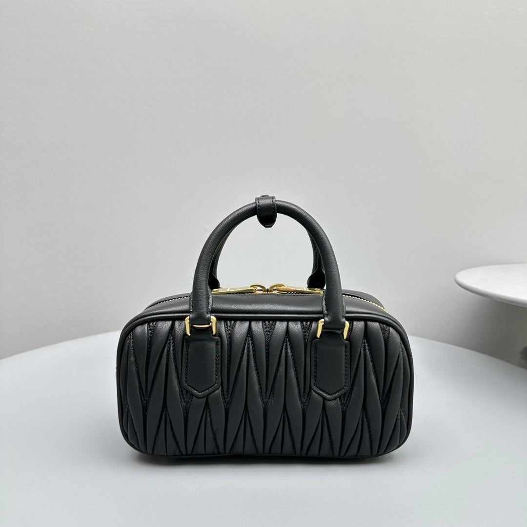 Bolsa Satchel Couro Acolchoado Napa Bege
