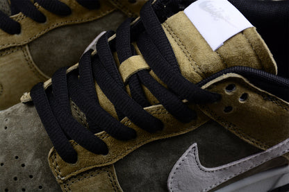 Tênis Cano Baixo Couro Colorido Detalhe Swoosh