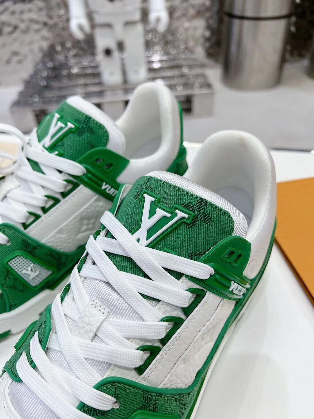Tênis Denim Branco Padrão Monograma Geométrico Verde