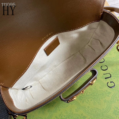 Bolsa Satchel Couro Marrom Fecho Metálico Ferradura