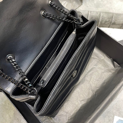 Bolsa Satchel Couro Preto Corrente Dourada