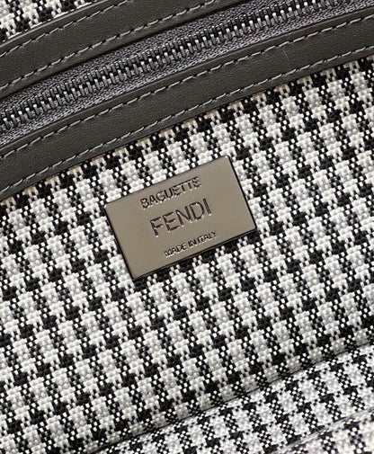 Bolsa Baguete Couro Bordado Letras F Espelhadas