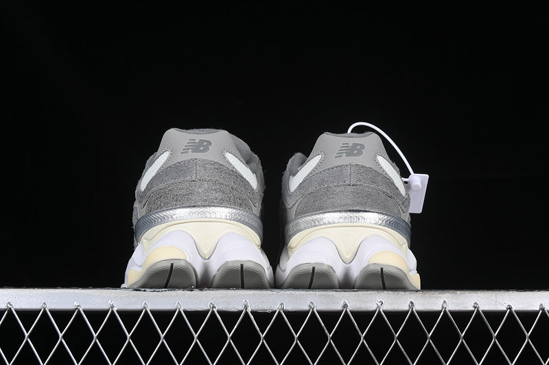 Tênis Runner Cinza e Branco Solado Espesso