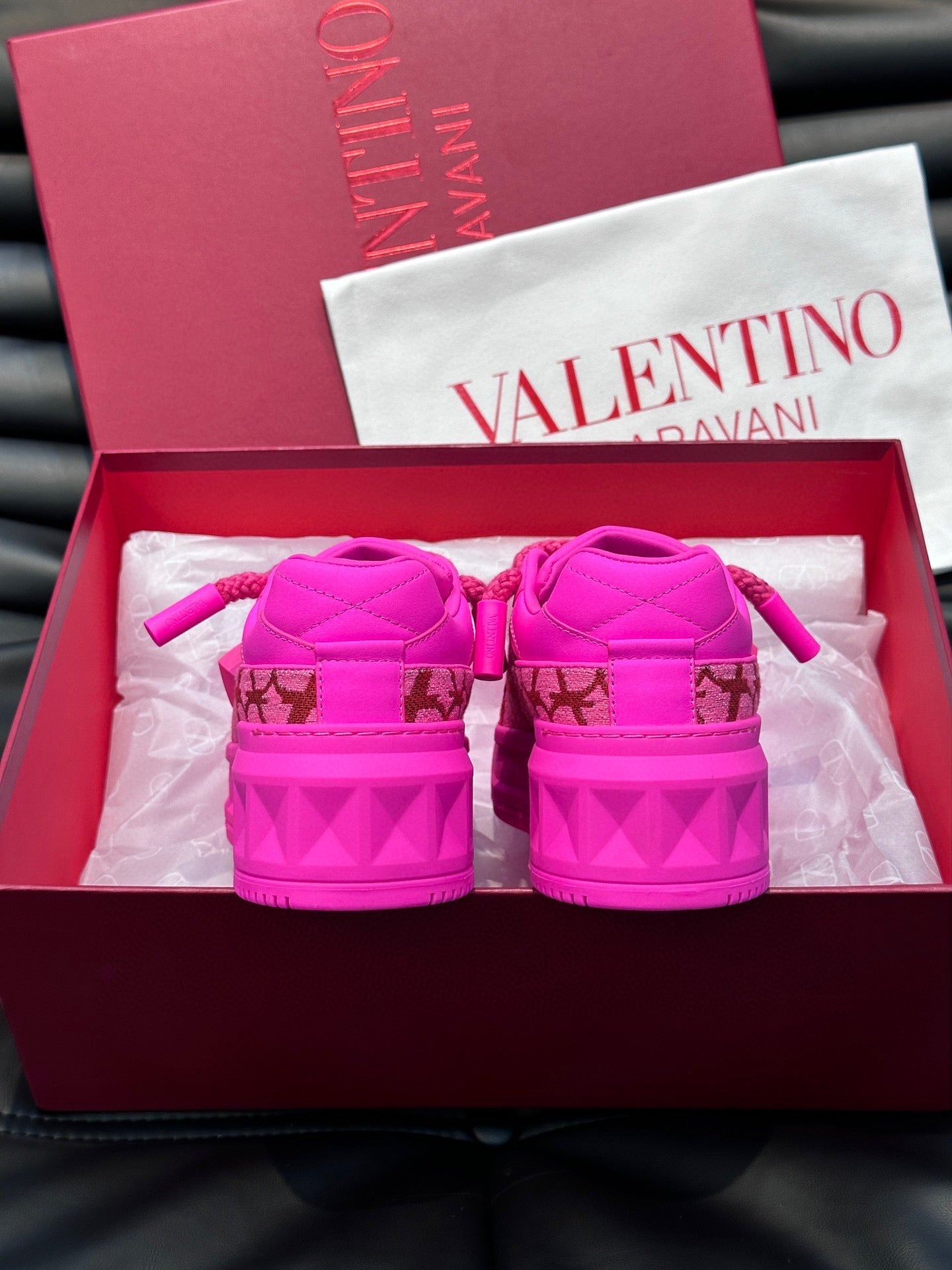 Tênis Couro Rosa Pérola Spike Frontal Prata