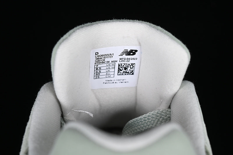 Tênis Runner Couro Cinza Prata Detalhes Verde Musgo