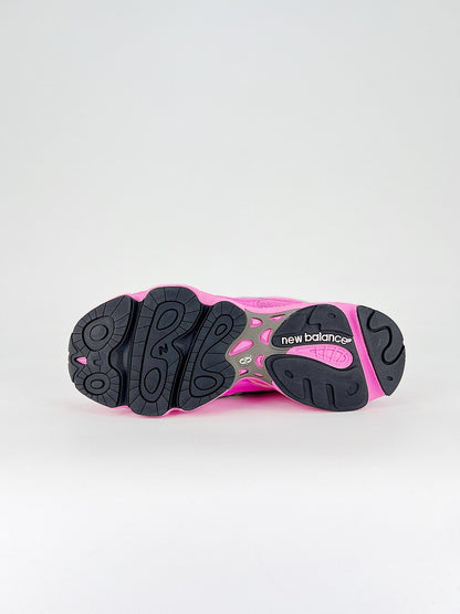 Tênis Runner Camurça Bege Detalhes Rosa e Verde
