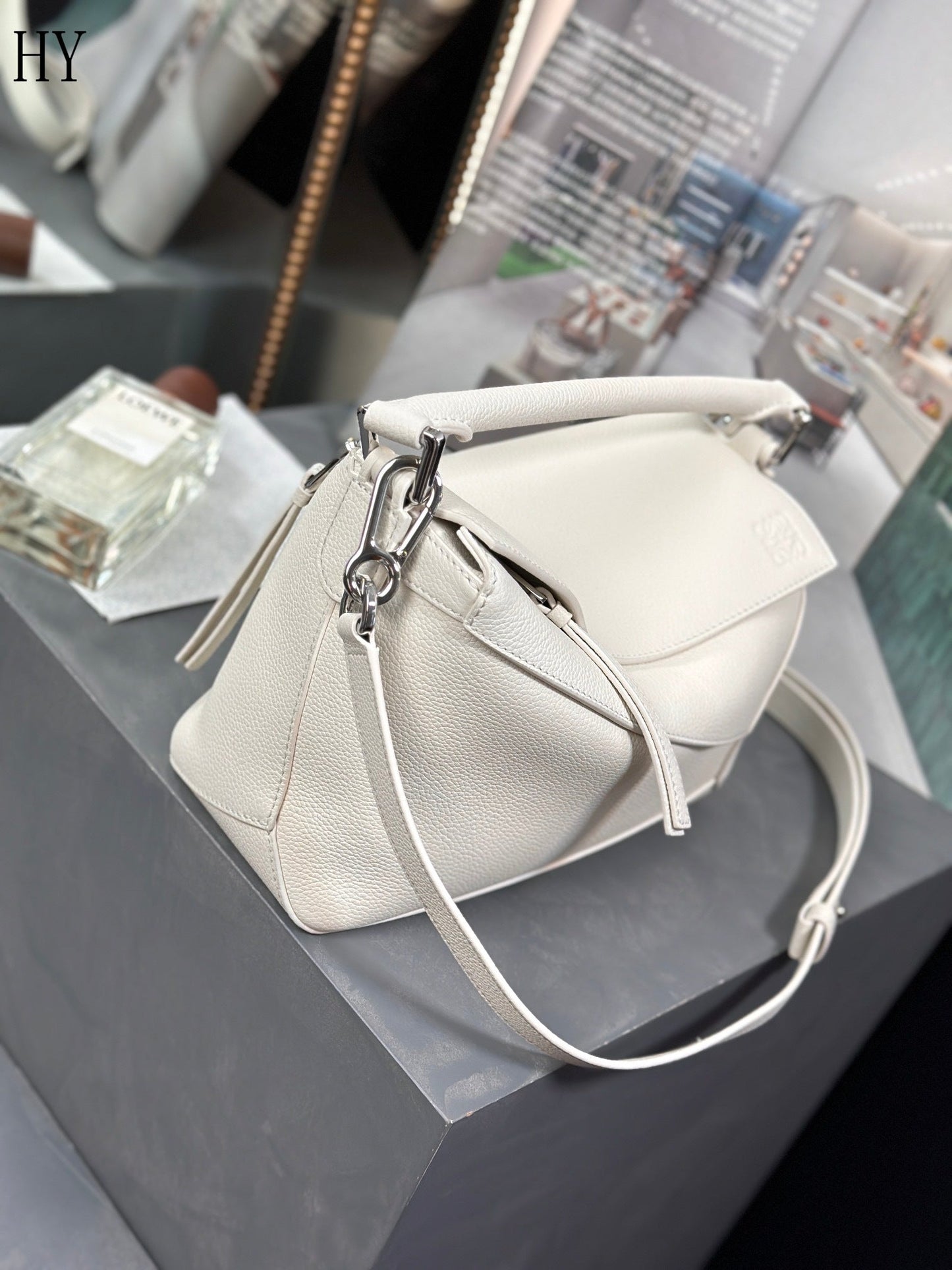 Bolsa Estruturada Couro Branco Patchwork Geométrico