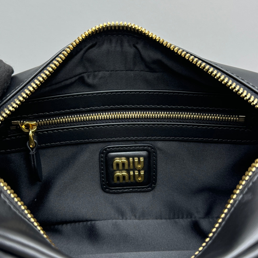 Bolsa Couro Estruturada Bege Placa Triangular