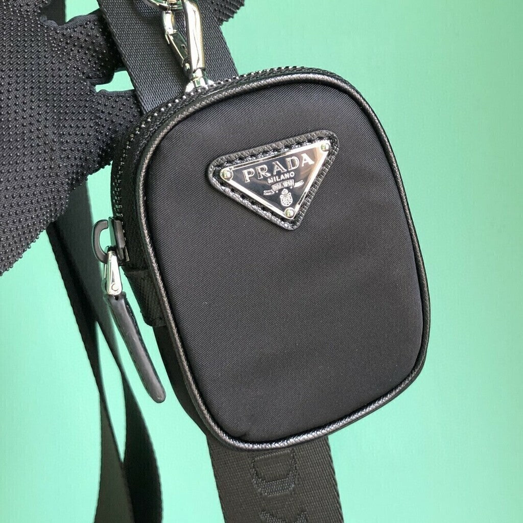Bolsa Shoulder Nylon e Couro Estruturada Preta