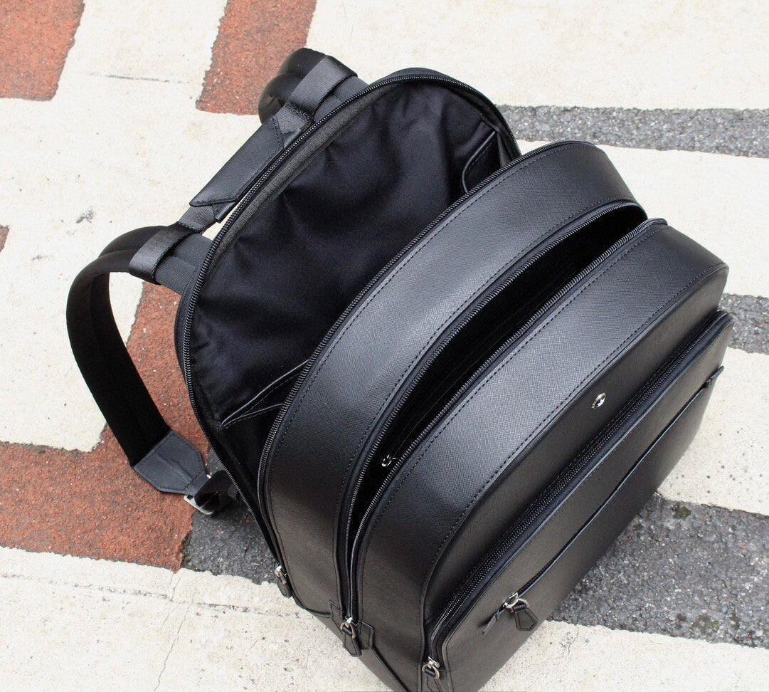 Mochila Nylon Preta com Detalhes Metálicos