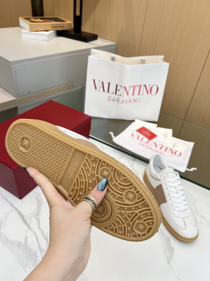 Tênis Couro Cano Baixo Branco com Detalhe Lateral