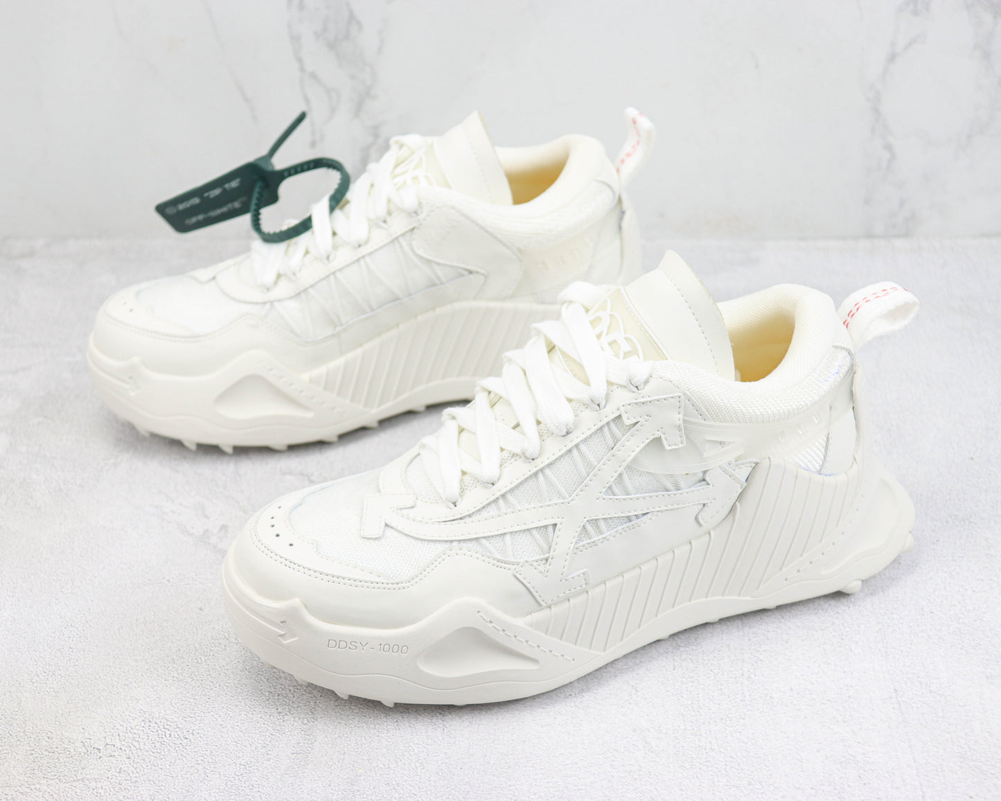 Tênis Runner Couro Branco Detalhe Listrado