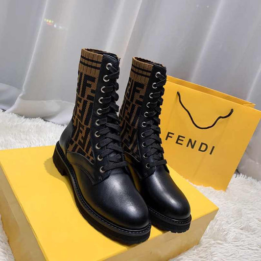 Bota Couro Preto Cano Médio Estruturada
