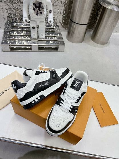 Tênis Runner Couro Preto e Branco Detalhes Contrastantes