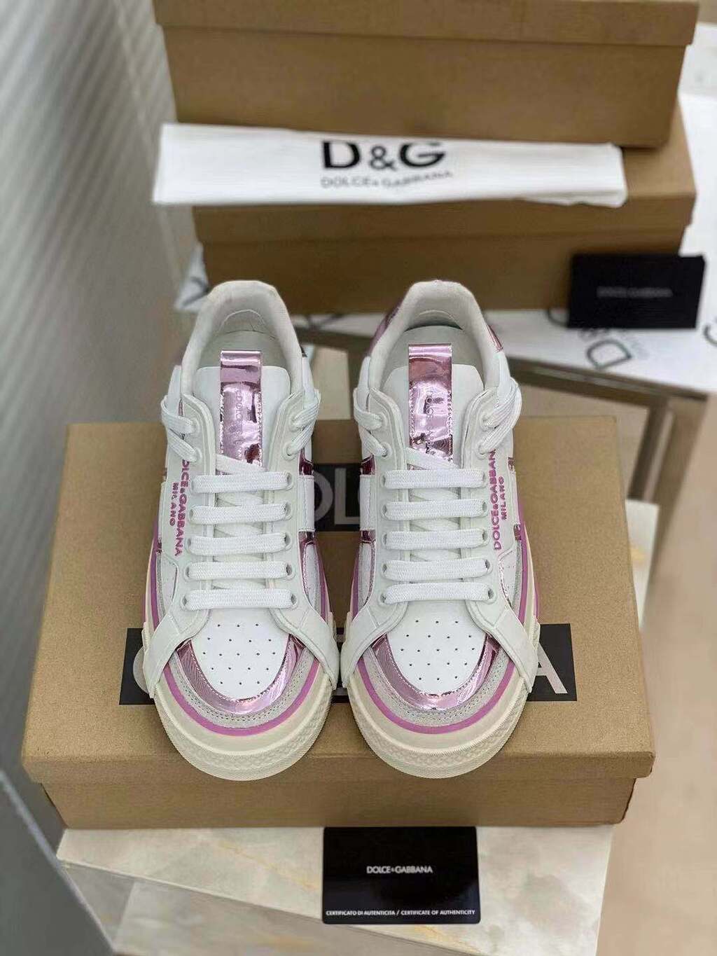 Tênis Couro Branco Rosa Detalhe Colorido