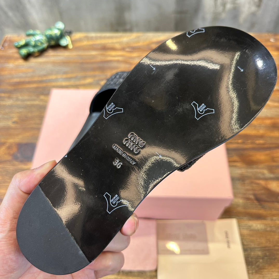 Sandália Slide Tecido Efeito Ráfia Preto