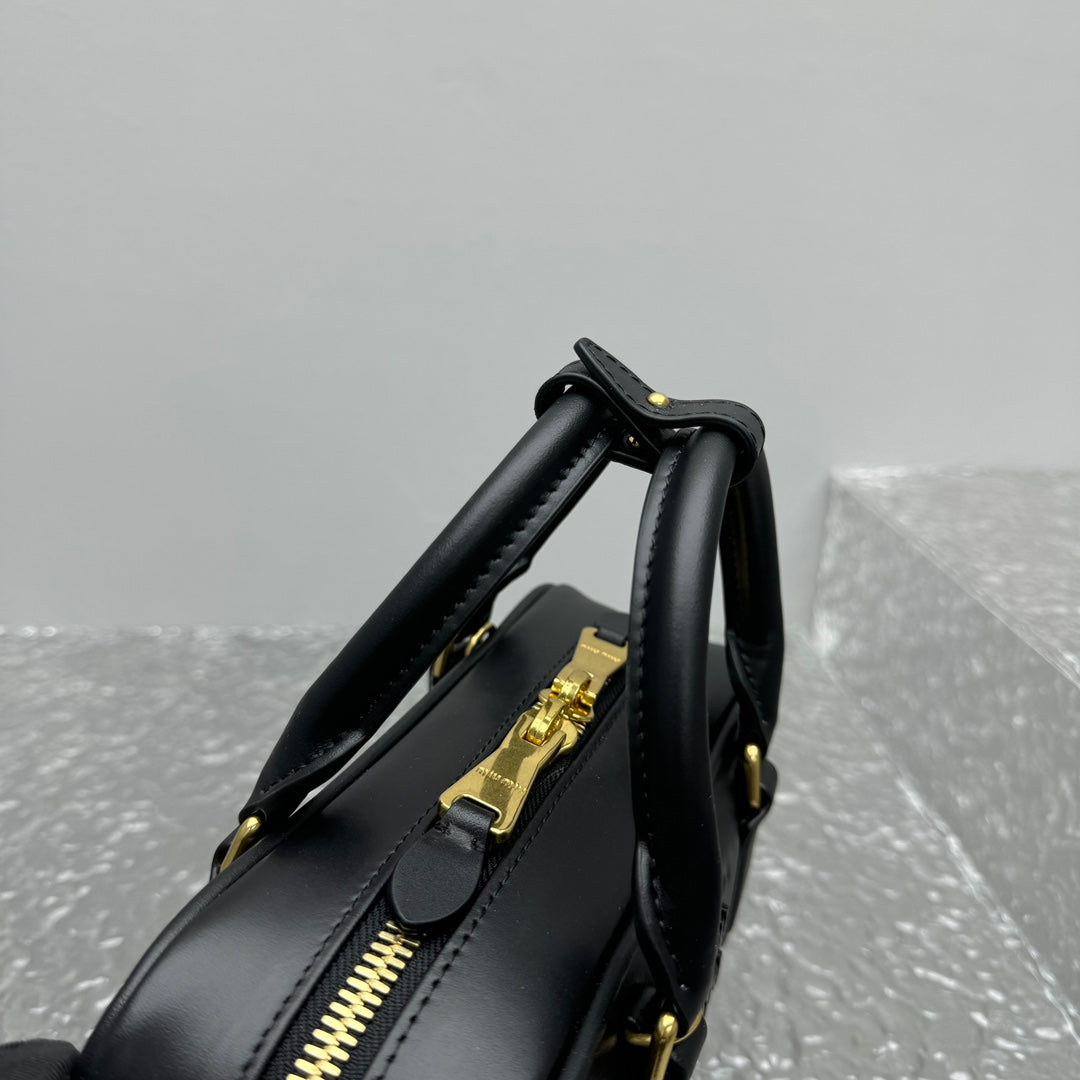 Bolsa Couro Estruturada Bege Placa Triangular