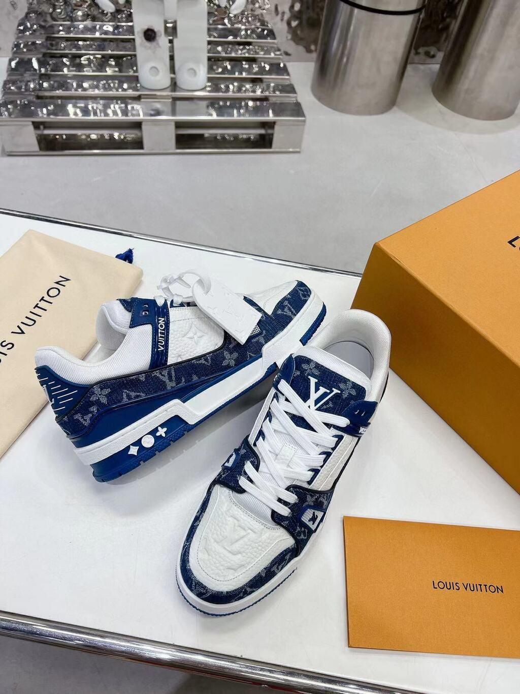 Tênis Casual Couro Jeans Branco Azul Jeans Padrão Monograma Geométrico