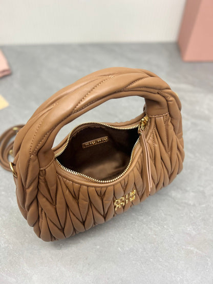Bolsa Hobo Couro Nappa Acolchoado Mini