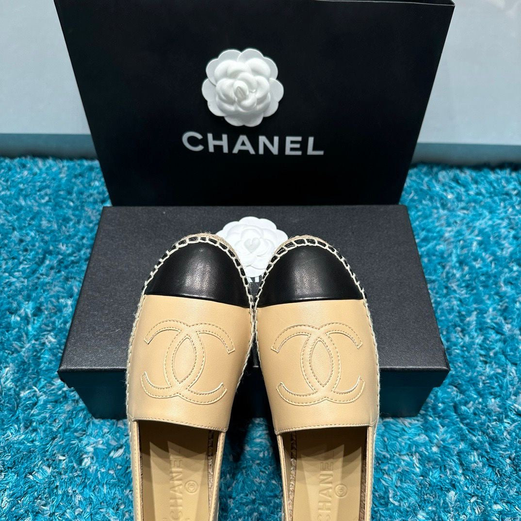 Espadrille Couro Bege e Preto Tira Trançada