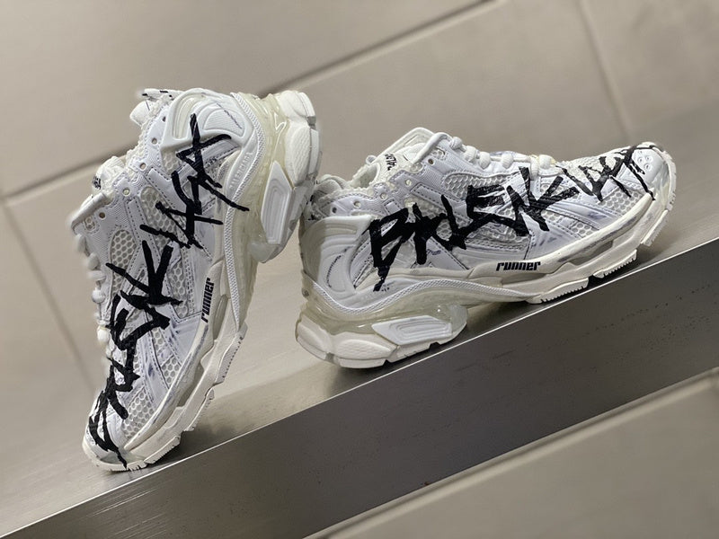 Tênis Runner Couro Cinza Detalhe Grafite