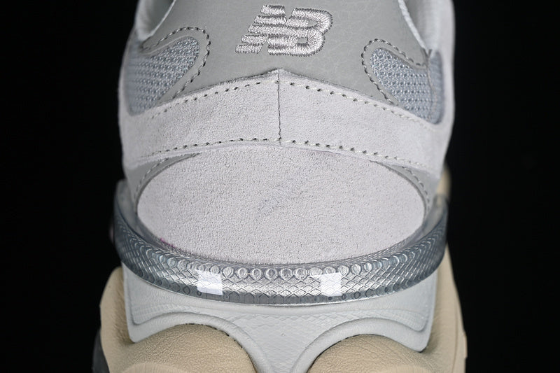Tênis Runner Cinza com Detalhe Lilás