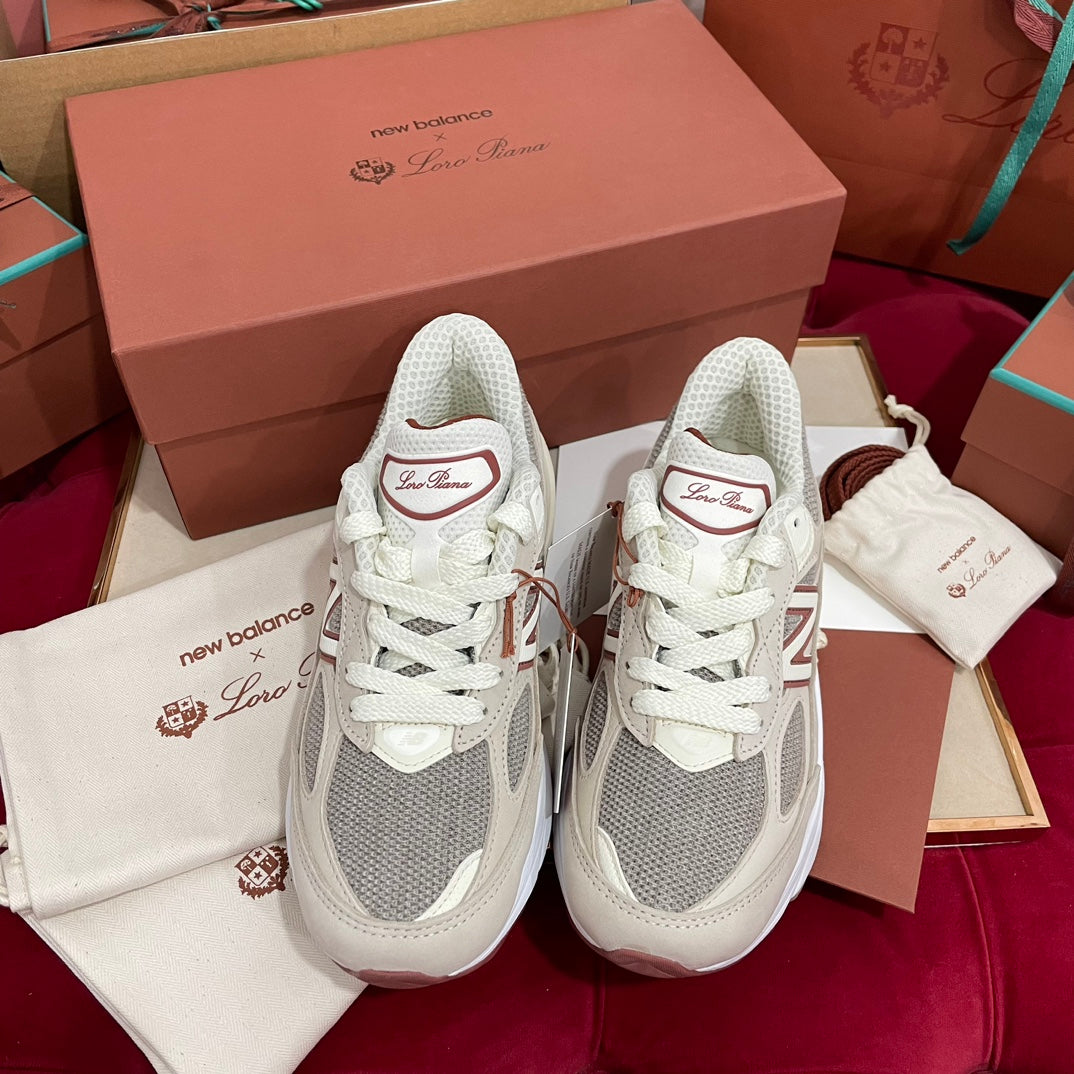 Tênis Runner Malha e Lã Creme Detalhes Laterais