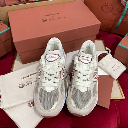 Tênis Runner Malha e Lã Creme Detalhes Laterais