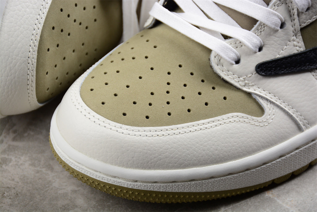 Tênis Cano Baixo Couro Olive com Detalhes Contrastantes