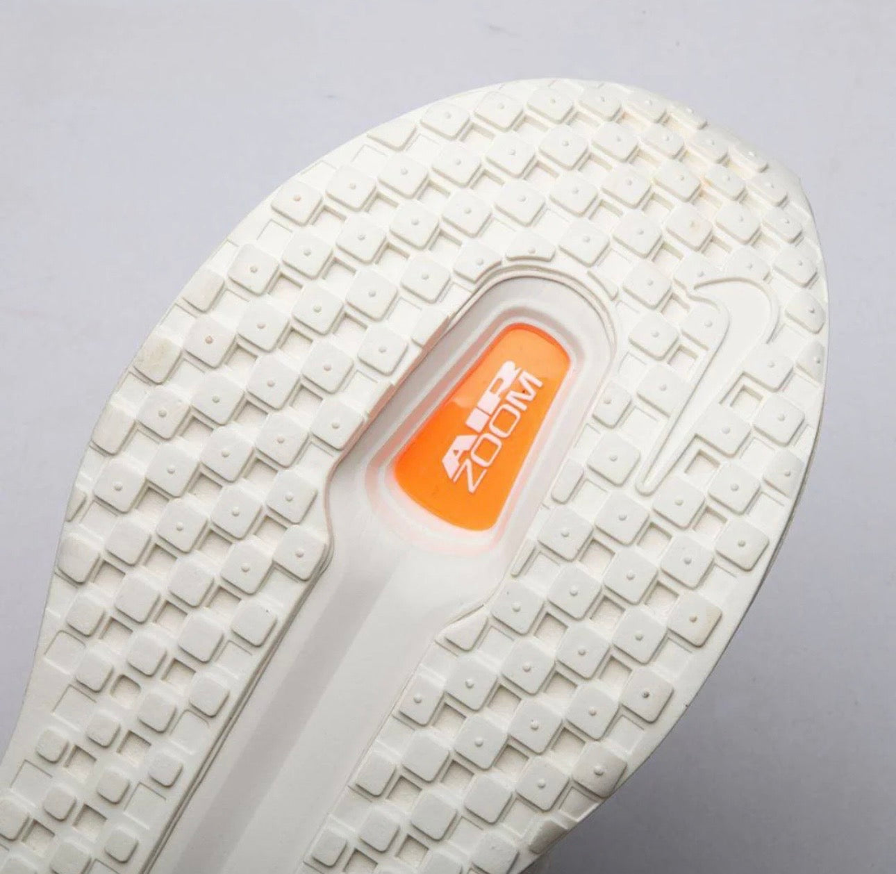 Tênis Runner Malha Bege com Detalhe Laranja