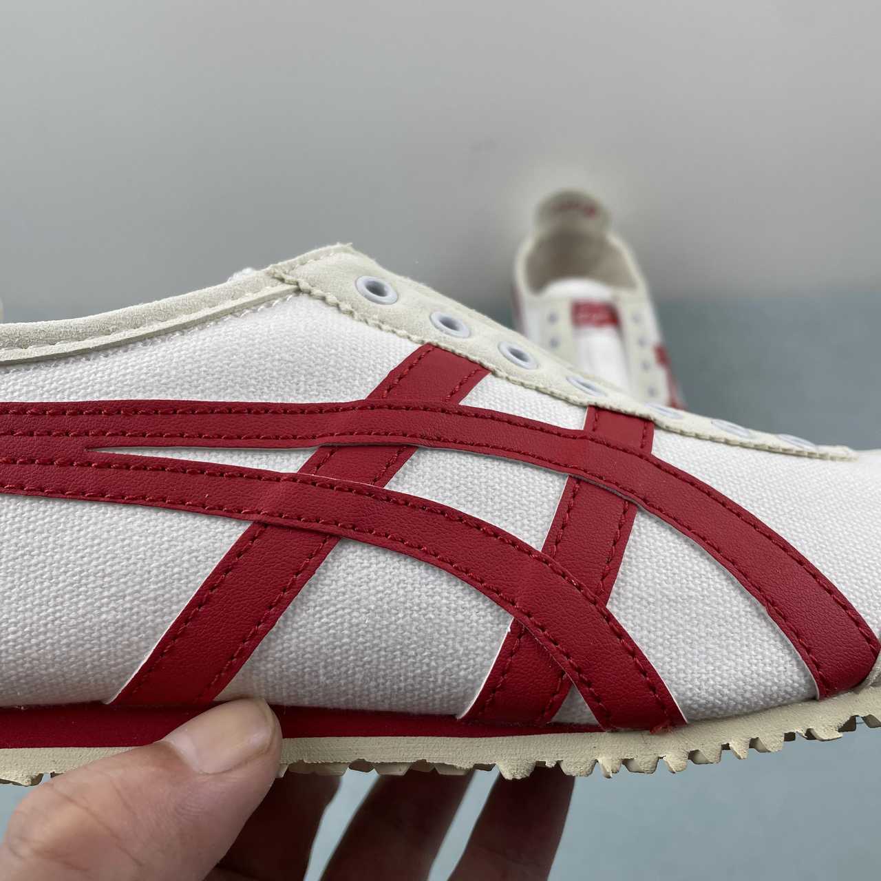 Tênis Couro Estilo Vintage Branco Bordô