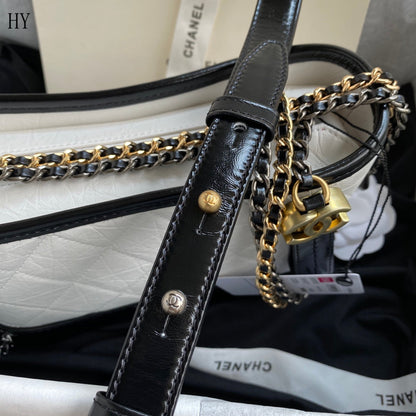 Bolsa Hobo Couro Bicolor Preto e Branco Tamanho P