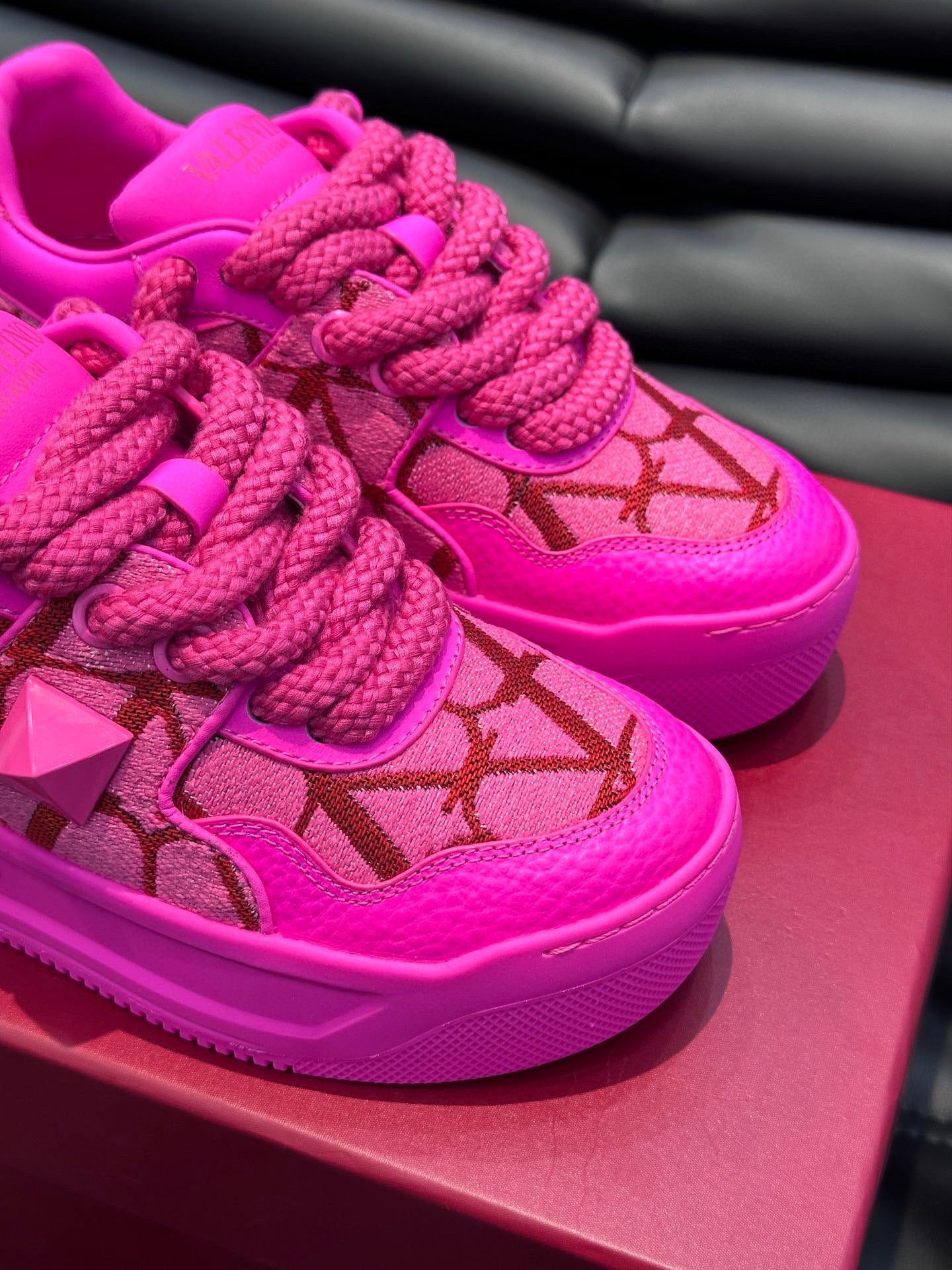 Tênis Couro Rosa Pérola Spike Frontal Prata