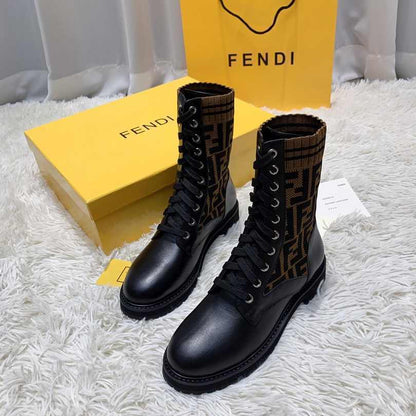 Bota Couro Preto Cano Médio Estruturada