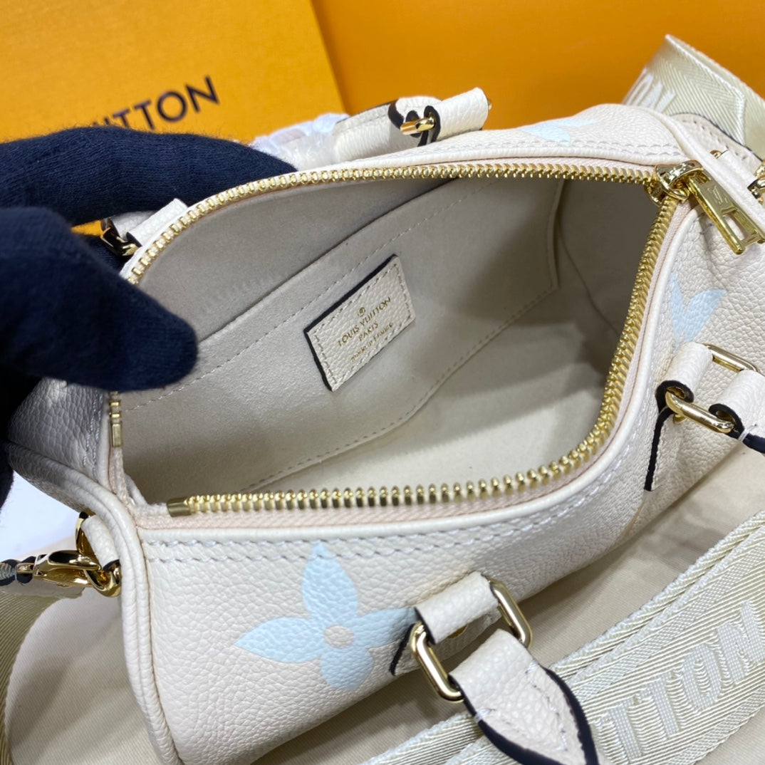 Bolsa Satchel Couro Branco Padrão Monograma Geométrico