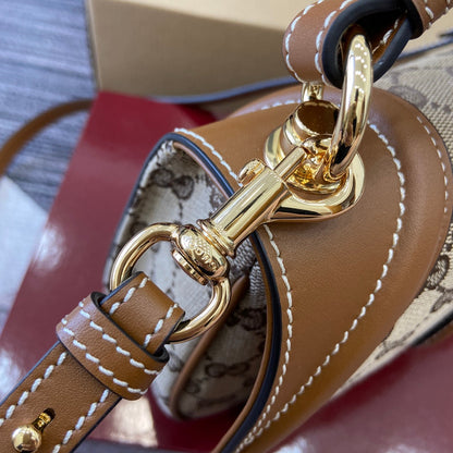 Bolsa Satchel Couro Bege Letras Entrelaçadas Média