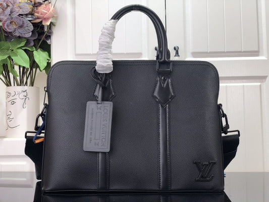 Bolsa Mensageiro Padrão Monograma Geométrico Marrom