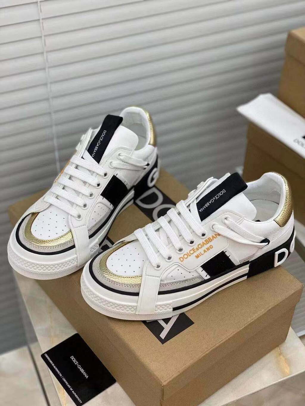 Tênis Cano Baixo Couro Branco Detalhe Dourado