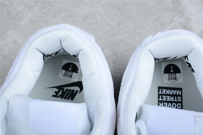 Tênis Cano Baixo Veludo Branco com Detalhes em Relevo