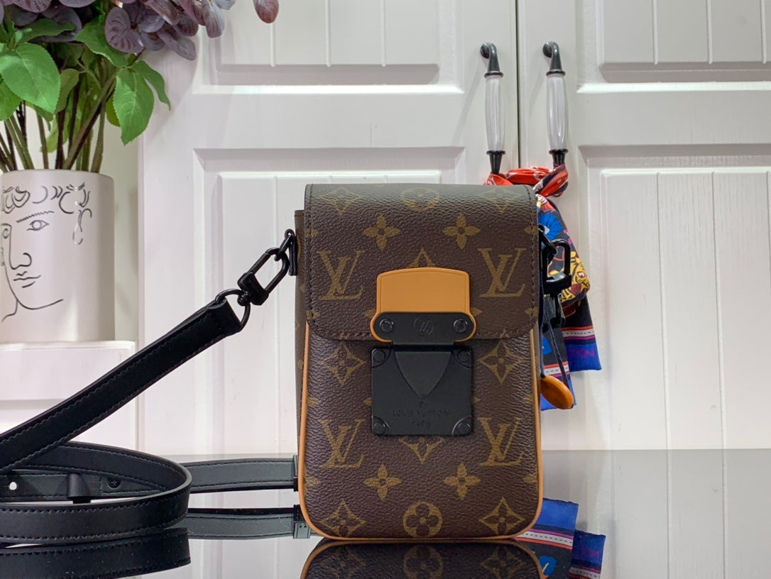 Carteira Couro Marrom Padrão Monograma Geométrico