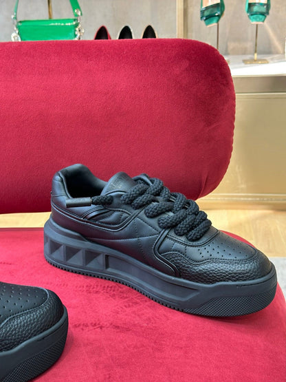 Tênis Couro Preto Solado Triplo Minimal