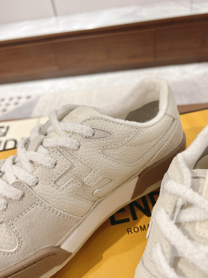 Tênis Couro Branco com Detalhe Marrom
