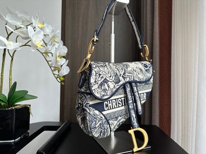 Bolsa Saddle Couro Azul Padrão Inclinado Bordado