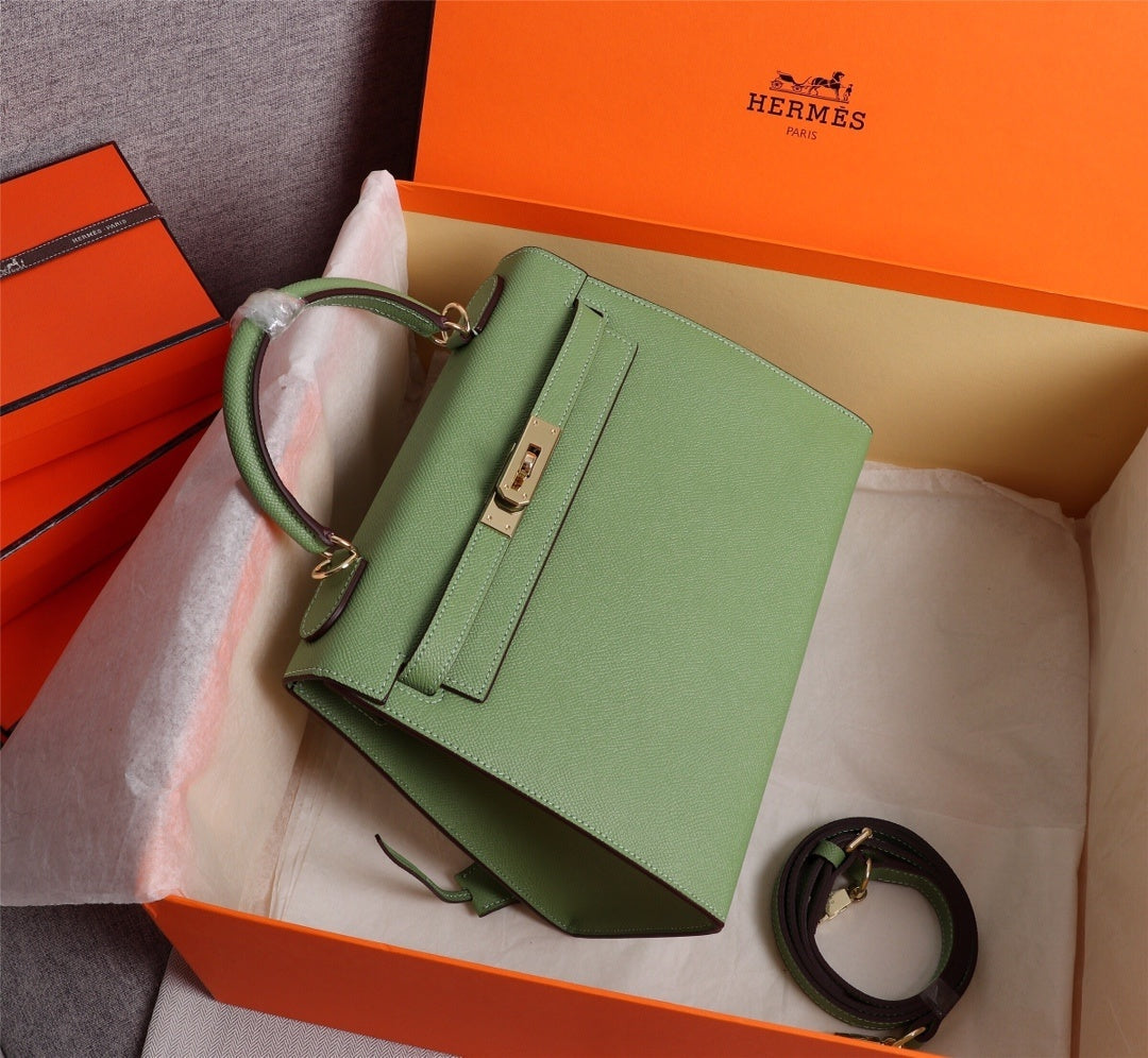 Bolsa Satchel Couro Estruturada com Fecho Frontal