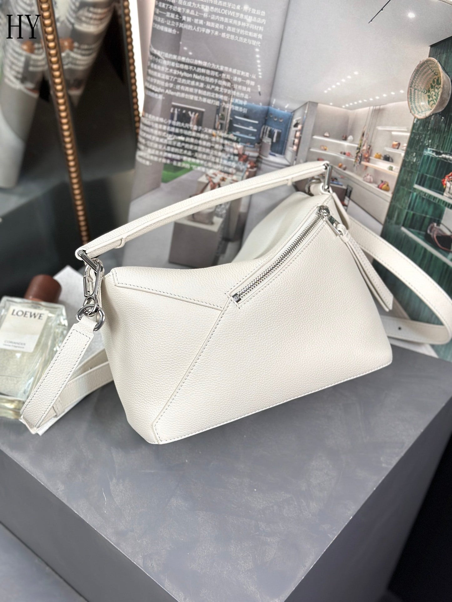 Bolsa Estruturada Couro Branco Patchwork Geométrico
