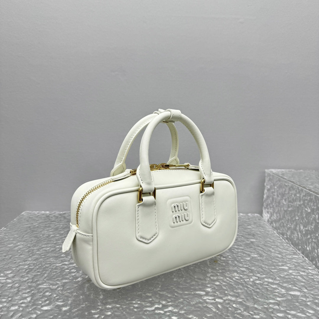 Bolsa Couro Estruturada Marrom Placa Frontal