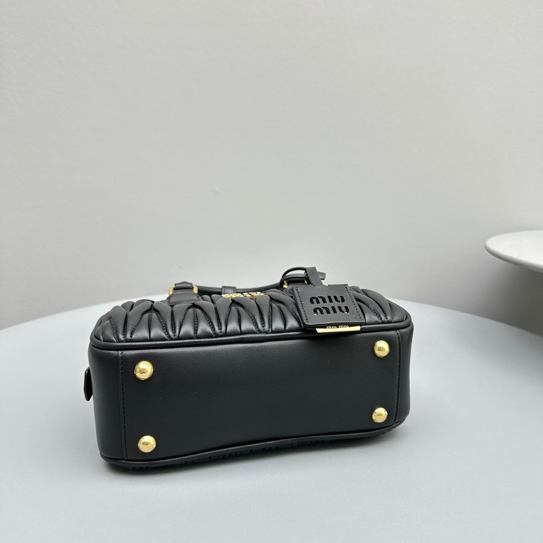 Bolsa Satchel Couro Acolchoado Napa Bege