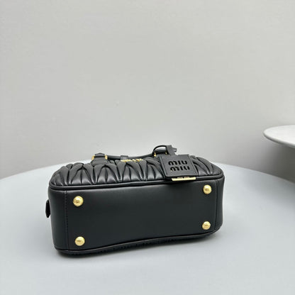 Bolsa Satchel Couro Acolchoado Napa Bege