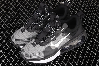 Tênis Runner Malha Preto Detalhes Brancos