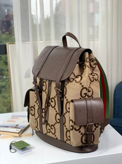 Mochila Couro Padrão Letras Entrelaçadas Camel Detalhe Preto